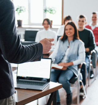 alunos em uma sala de aula unicersidade